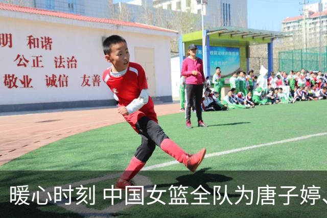 暖心时刻 中国女篮全队为唐子婷、钟佳丽庆生